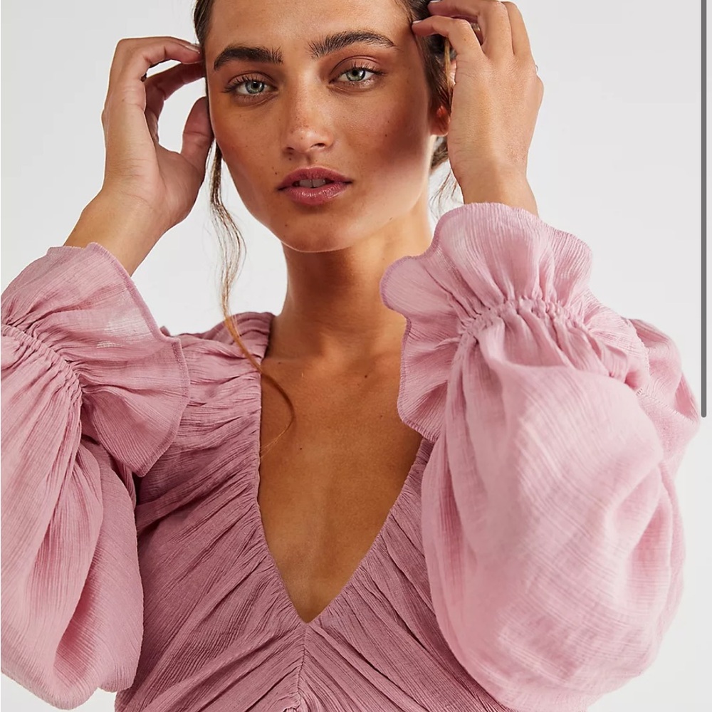 Free People Daia top- Dusty Pink V-Neck Puff Sleeve Top